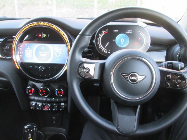 MINI Cooper F56 RHD