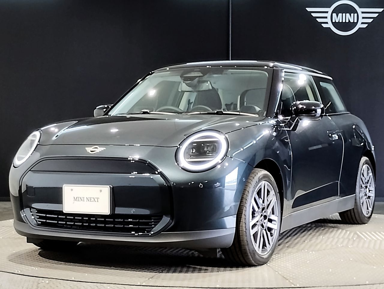 THE NEW ALL-ELECTRIC MINI COOPER E