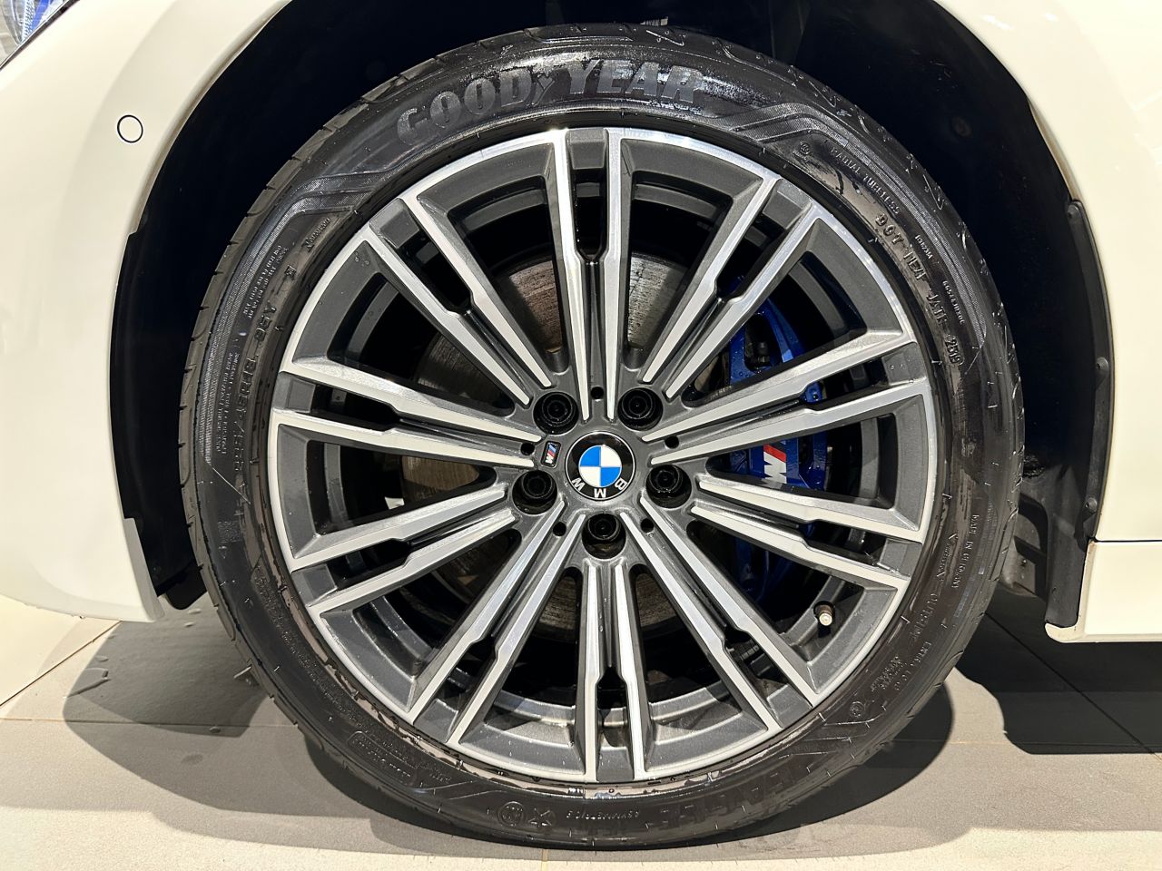 G20 330e Saloon RHD