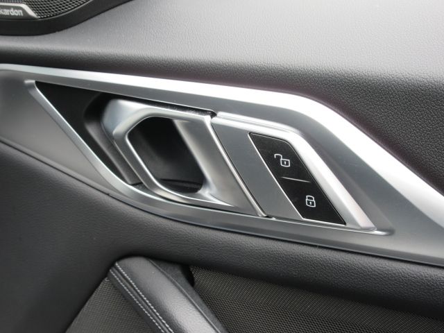 G26 i4 eDrive40 RHD