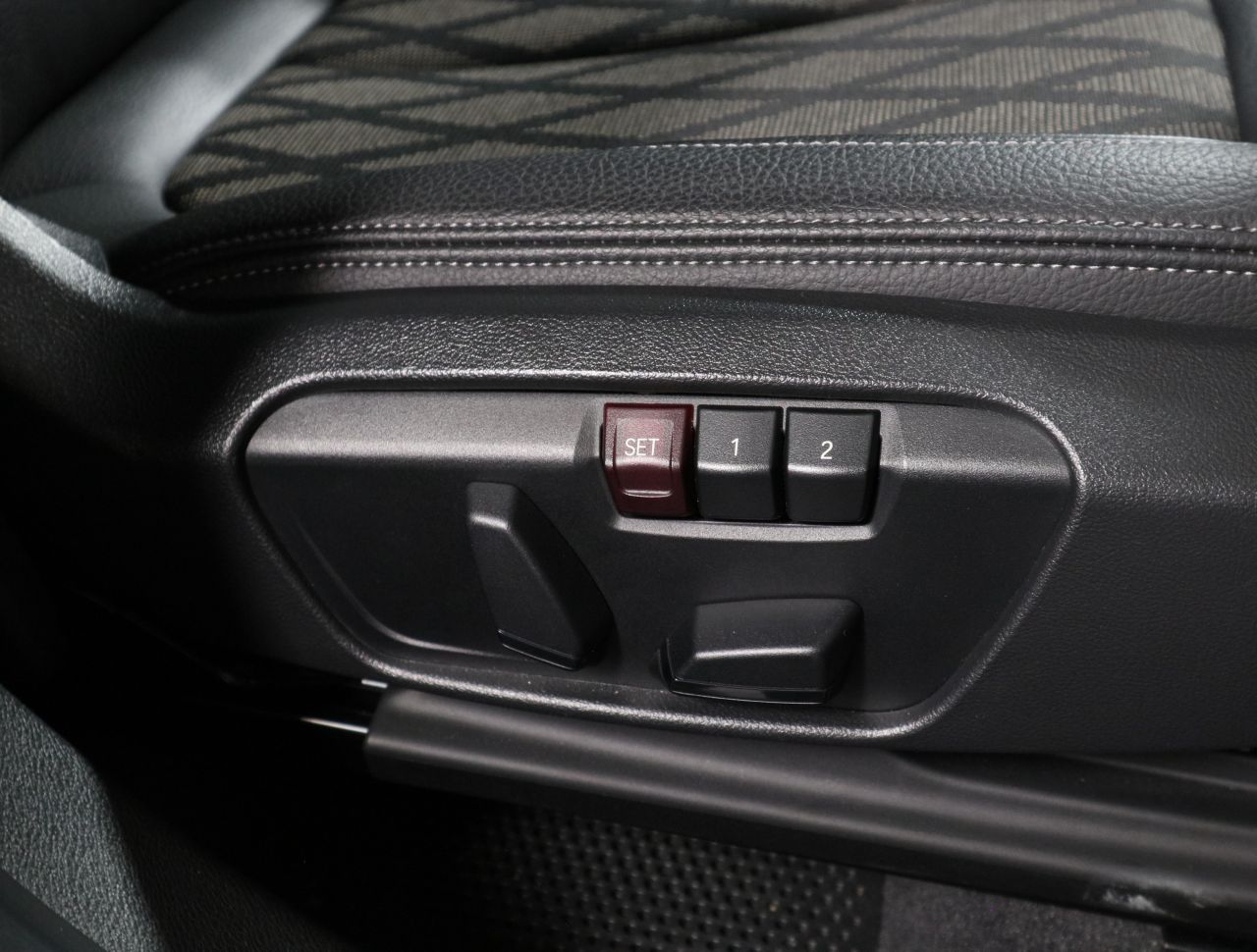 X1 sDrive18i RHD