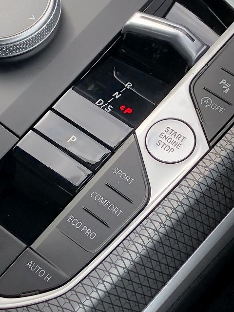320d xDrive Berline RHD