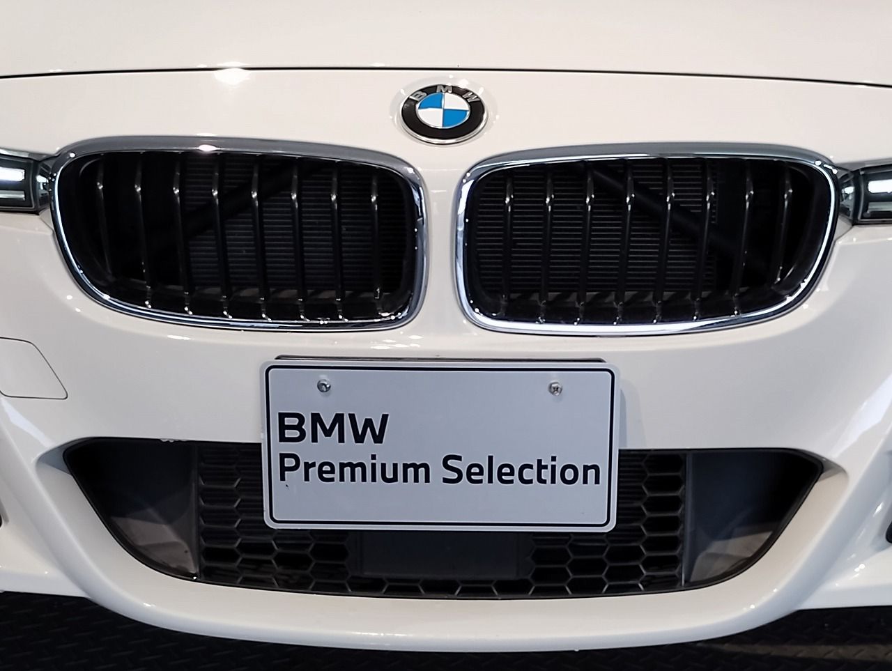 320I SEDAN RHD