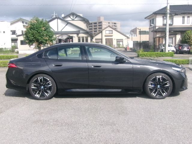 BMW i5 M60 xDrive Sedan RHD