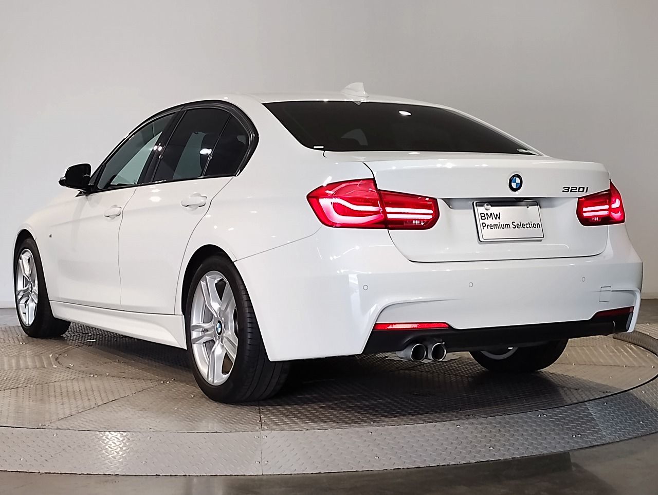 320I SEDAN RHD