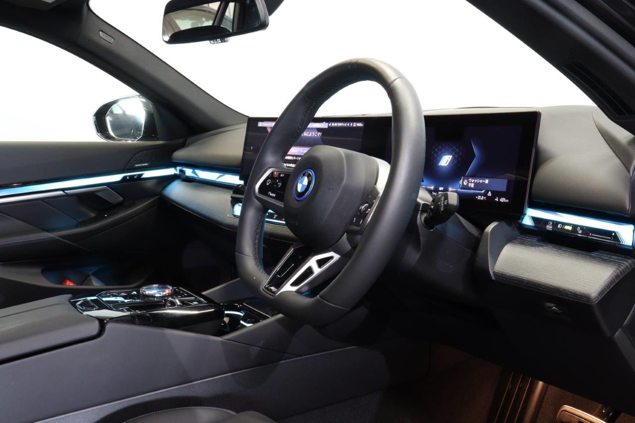 BMW i5 eDrive40 M Sport RHD