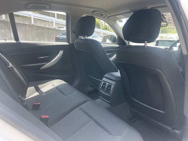 320D SEDAN RHD