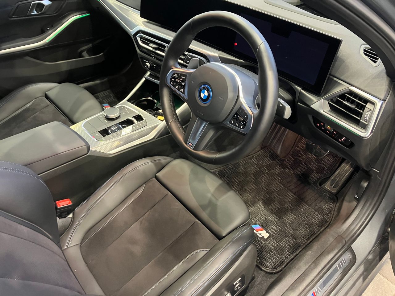 G20 330e Saloon LCI RHD MX