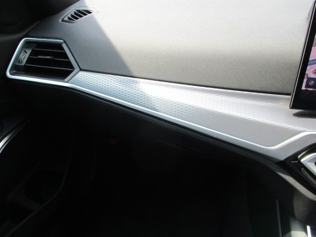 320d xDrive Berline RHD