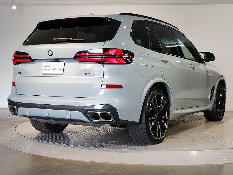 X5 M60i xDrive RHD