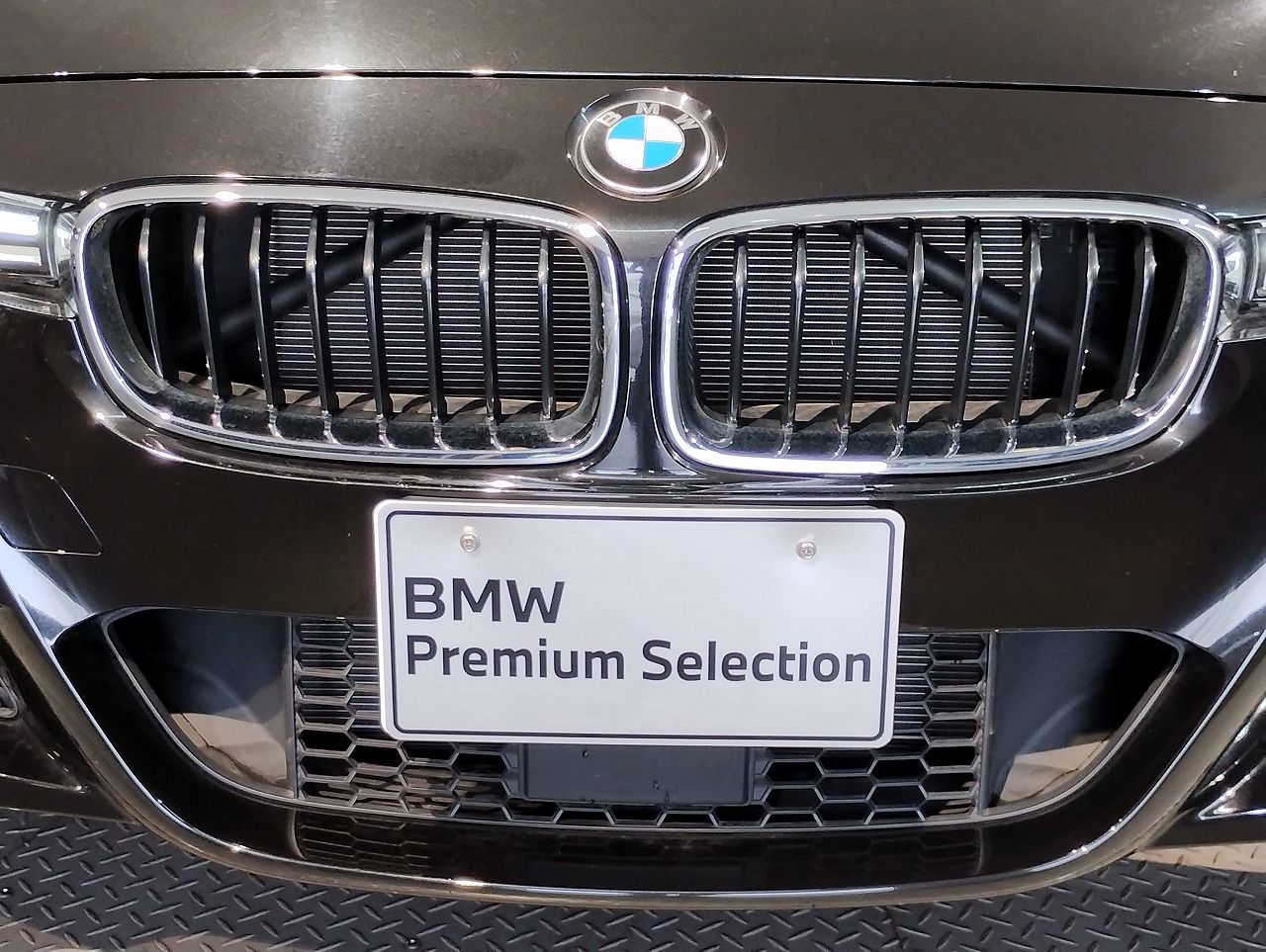 320I SEDAN RHD