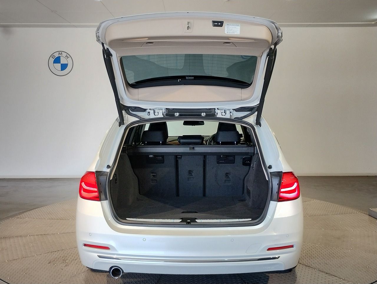 318I TOURING RHD