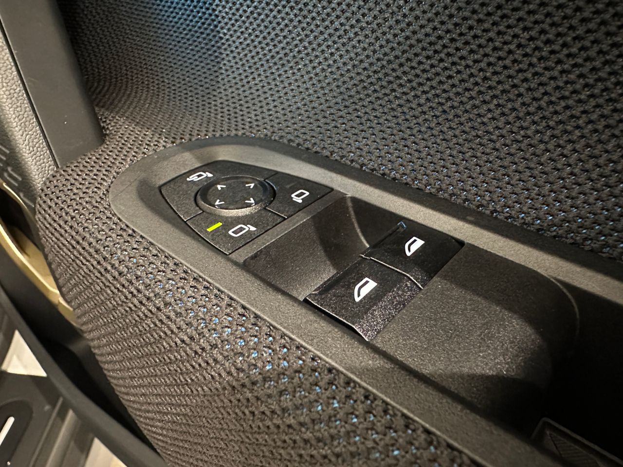 J01 MINI Cooper E