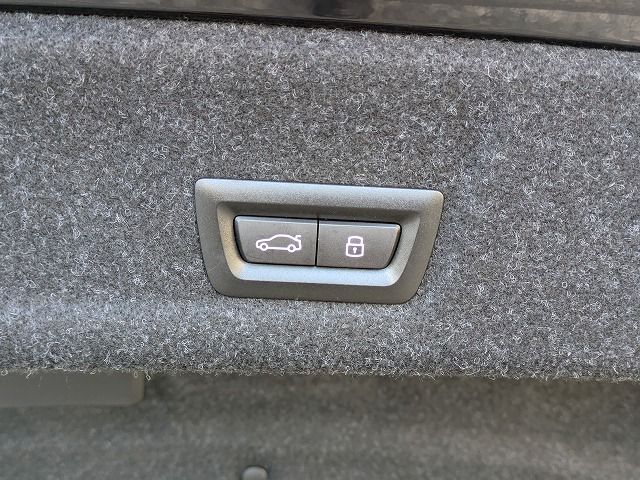 320d xDrive Berline RHD