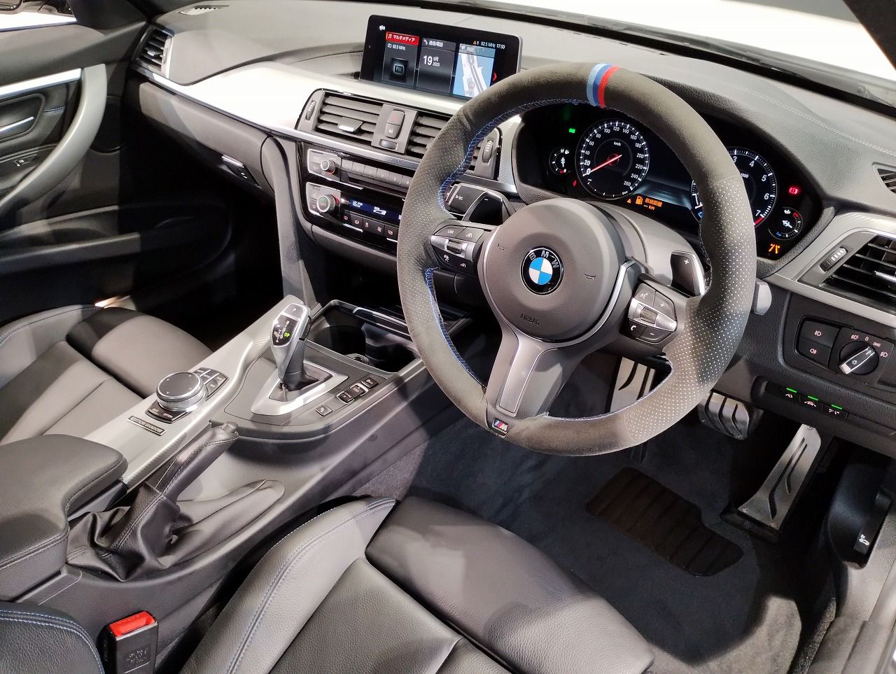 320I SEDAN RHD