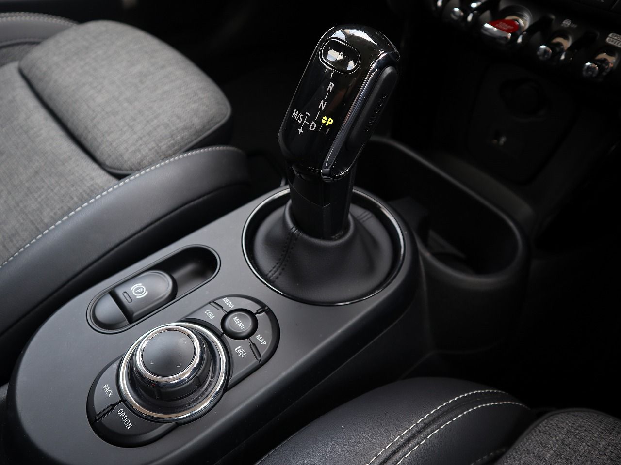 MINI Cooper F56 RHD