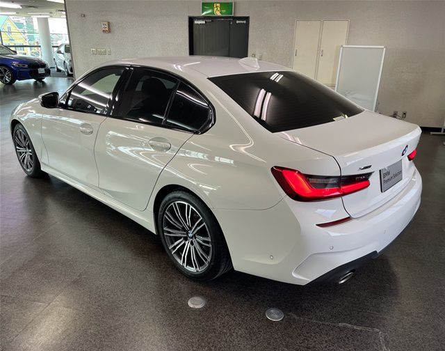 G20 320d xDrive RHD Saloon