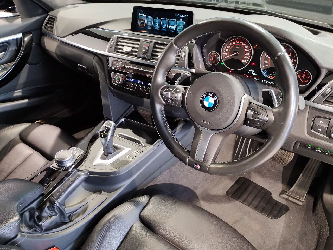 320I SEDAN RHD