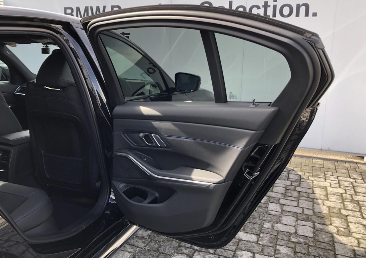 320d xDrive Berline RHD