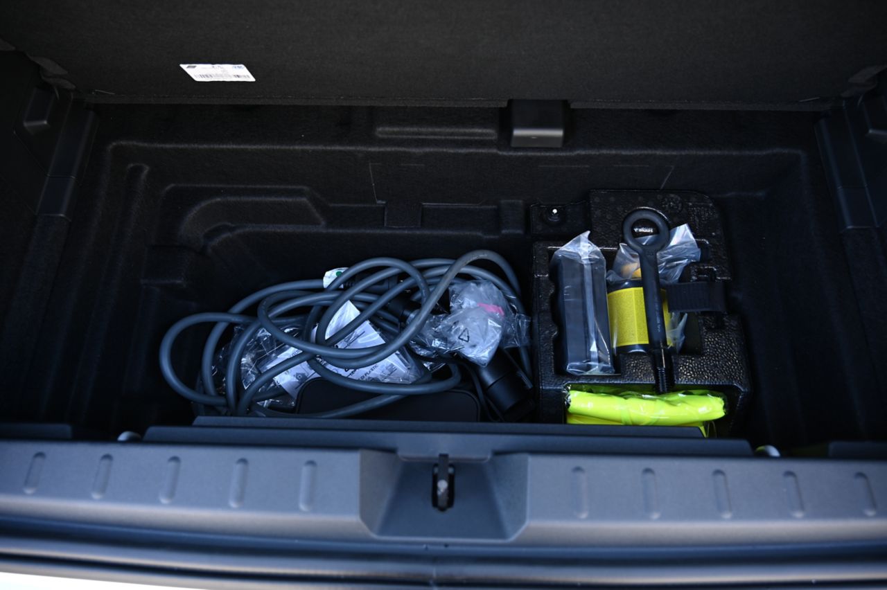 J01 MINI Cooper E