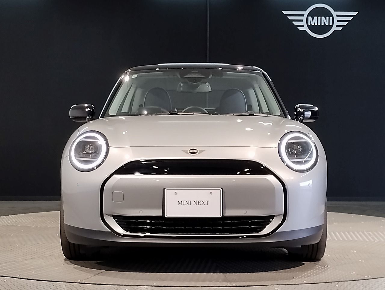 J01 MINI Cooper E