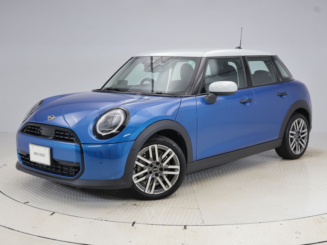 THE NEW MINI COOPER (5 DOOR) C