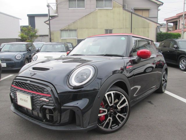 THE NEW MINI JOHN COOPER WORKS.