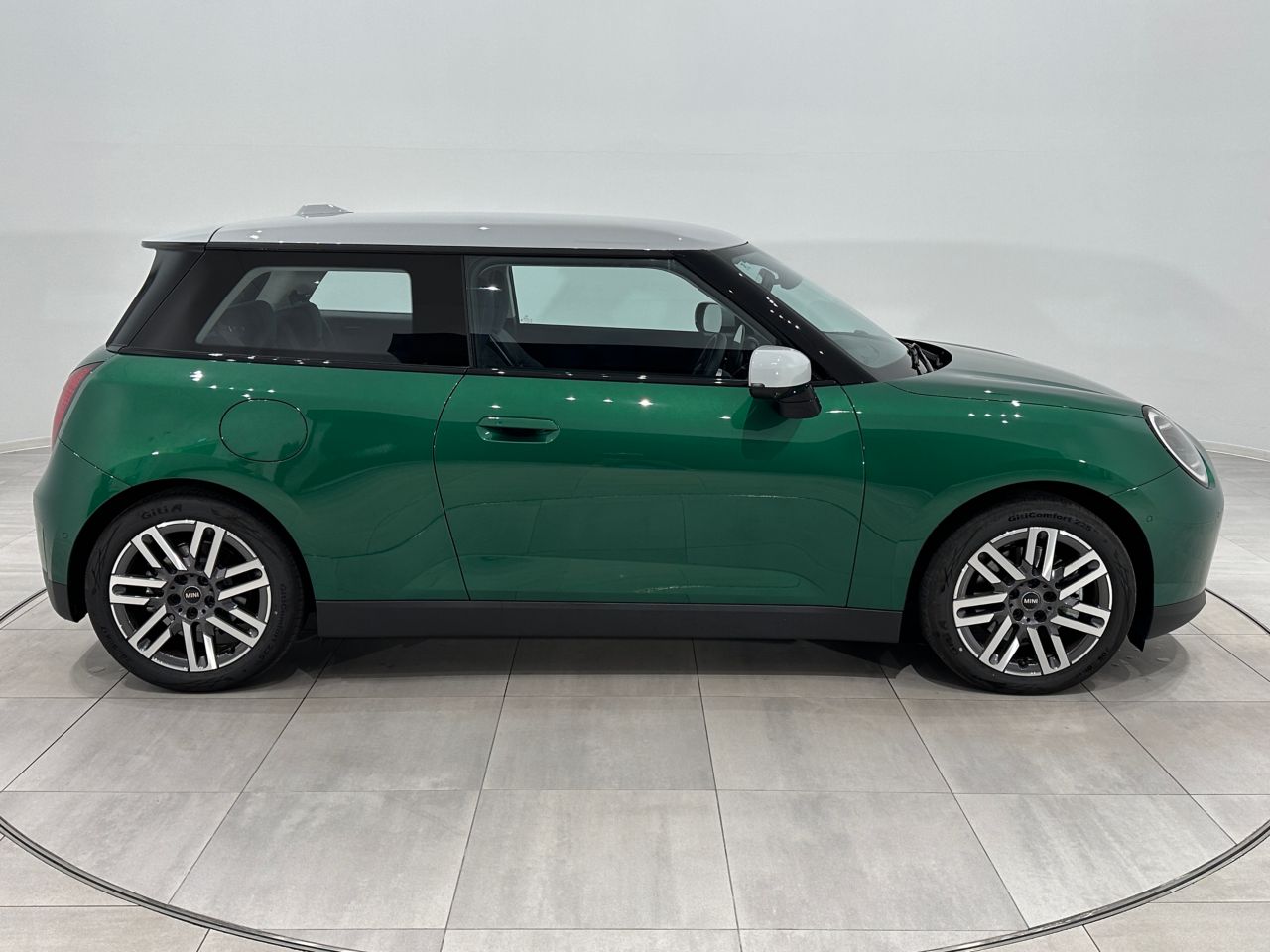 J01 MINI Cooper SE