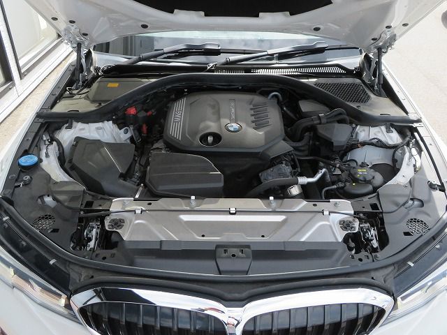 G20 320d xDrive RHD Saloon
