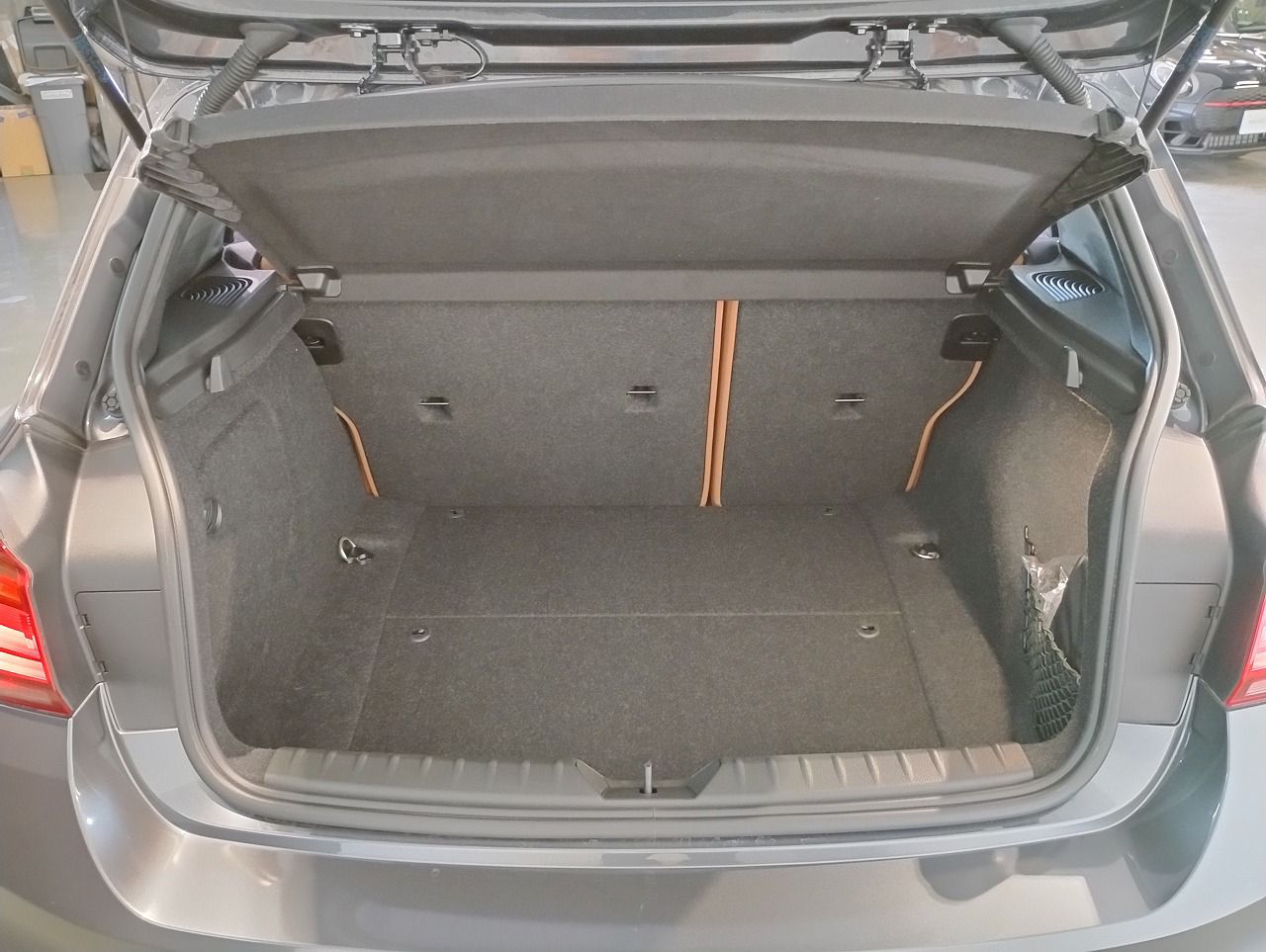118D 5DOOR RHD