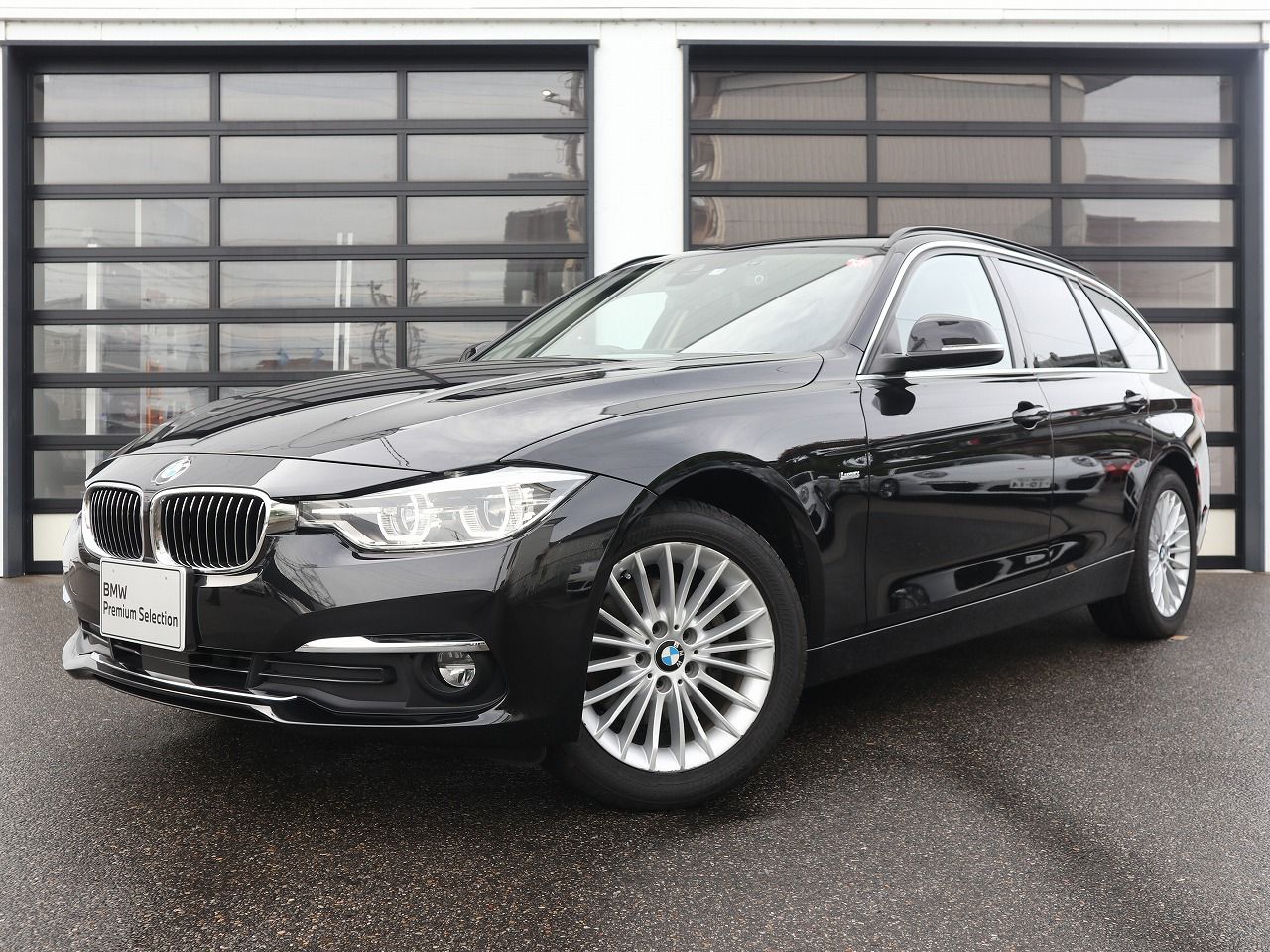 320i xDrive Touring Luxury