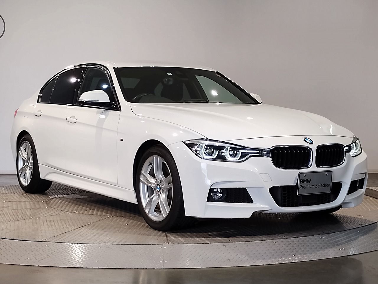 320I SEDAN RHD