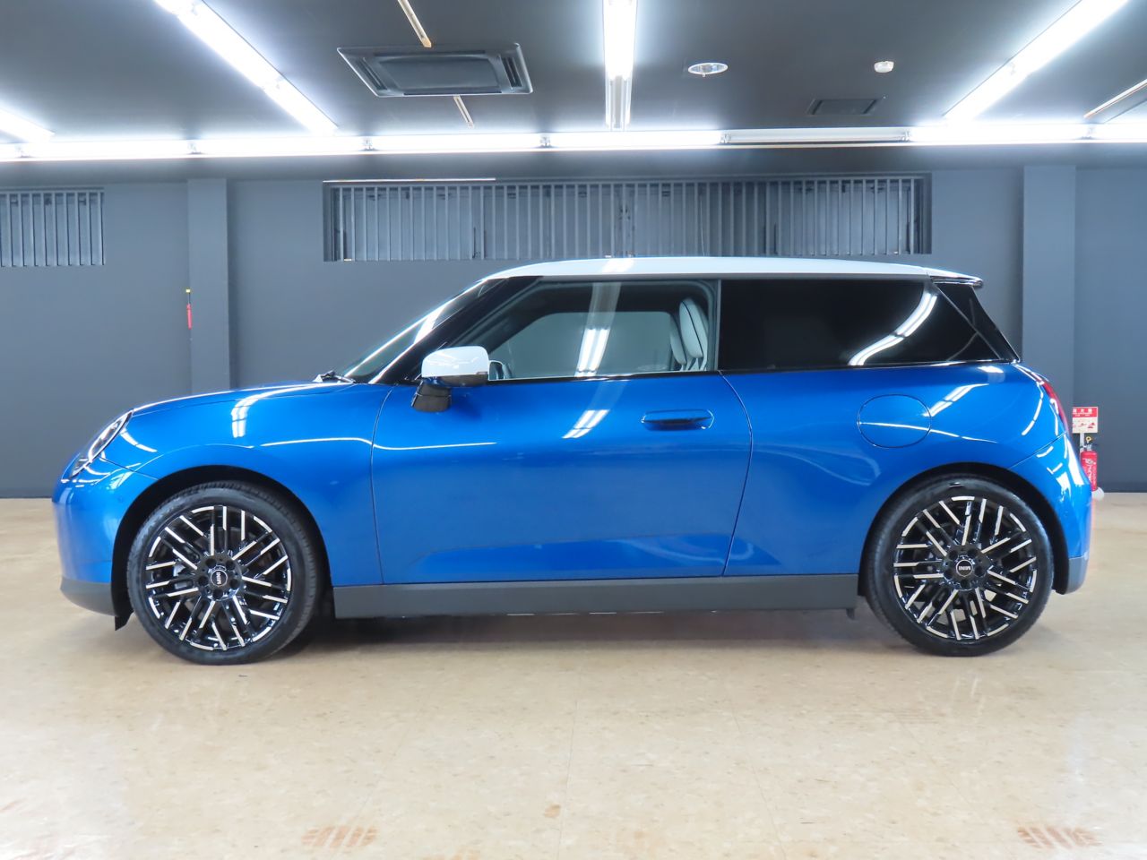 J01 MINI Cooper SE