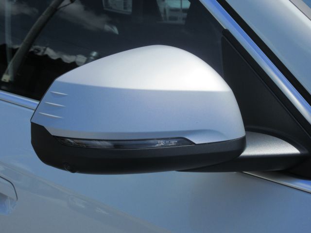 U11 iX1 xDrive30