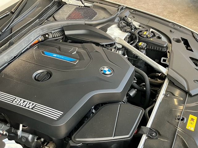 530e Sedan RHD