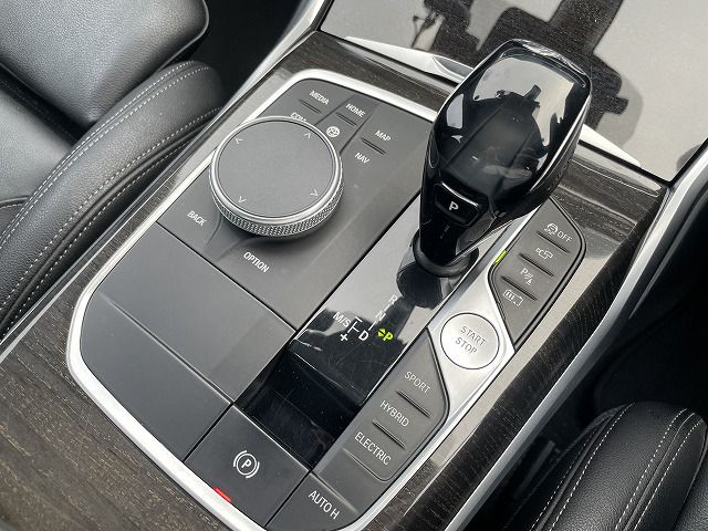 G20 330e Saloon RHD