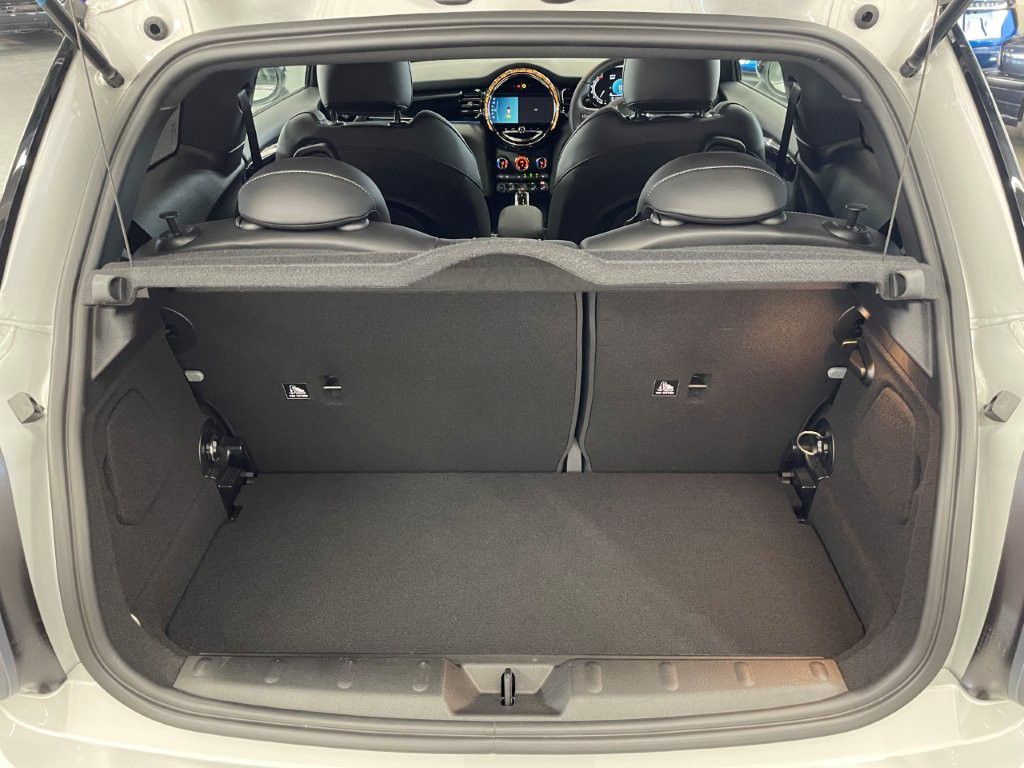 MINI Cooper F56 RHD