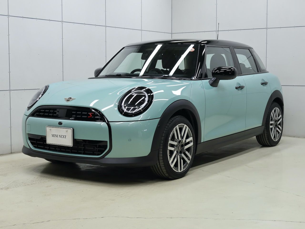 THE NEW MINI COOPER (5 DOOR) S