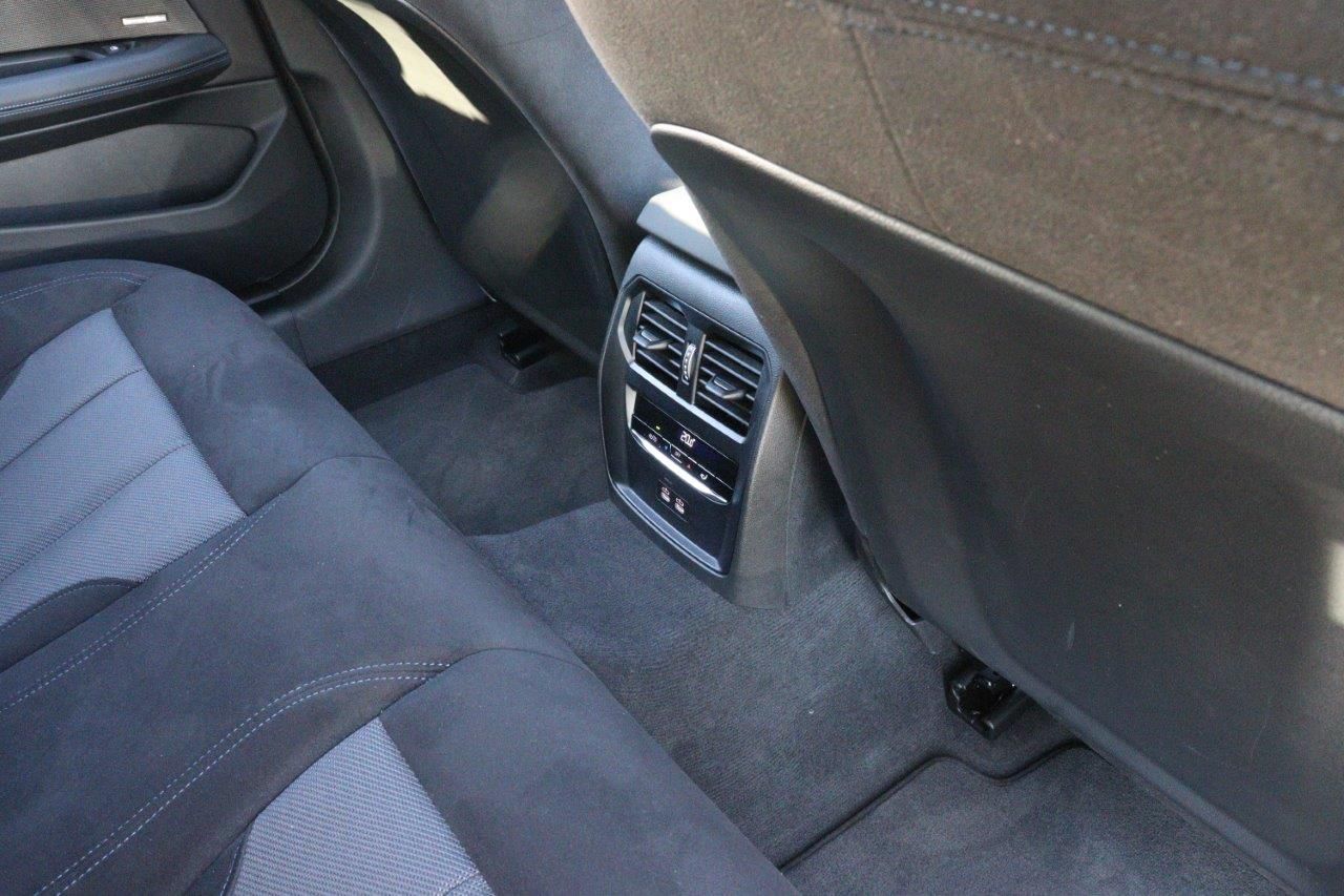 G** ***i G*** C**** ***