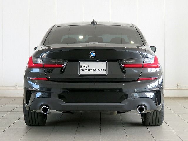G20 320d xDrive RHD Saloon