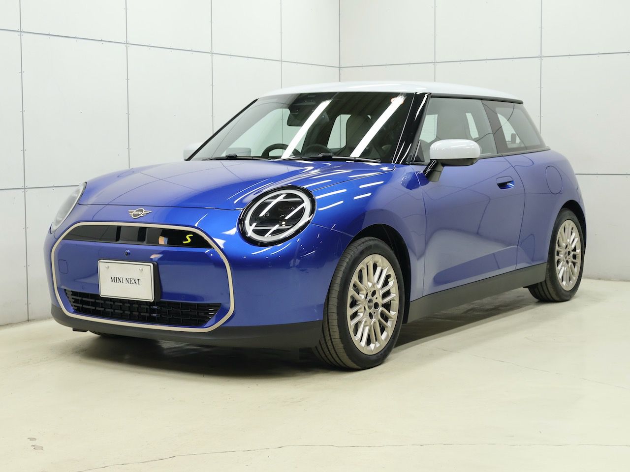 THE NEW ALL-ELECTRIC MINI COOPER SE