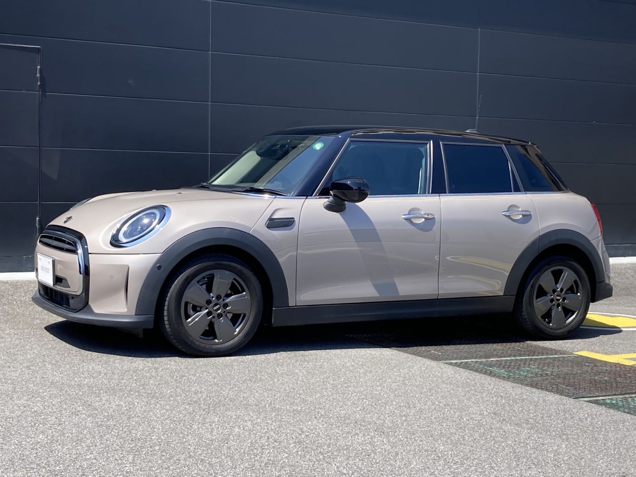 THE NEW MINI COOPER D 5 DOOR.