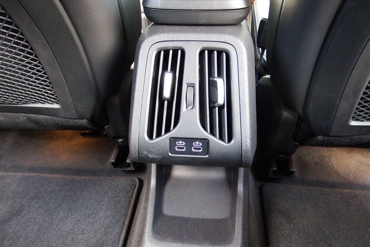 U11 iX1 xDrive30