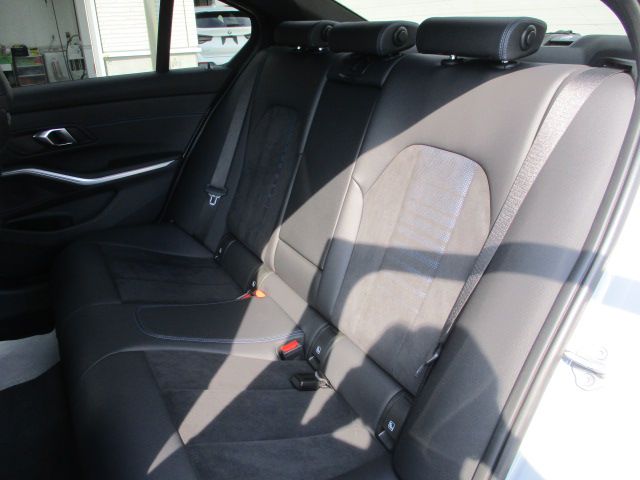 320d xDrive Berline RHD
