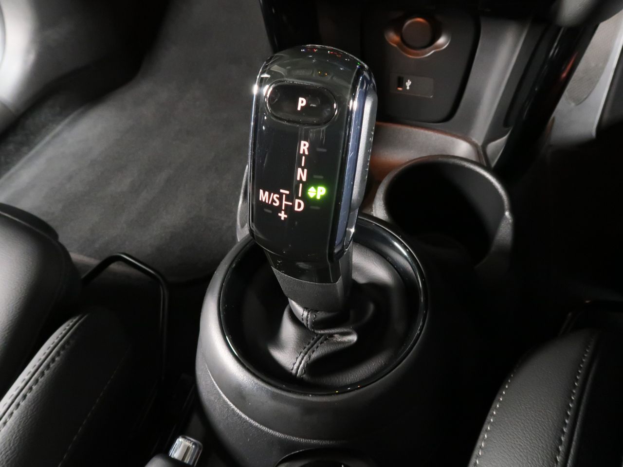 MINI F55 Cooper D 5dr Hatch LCI