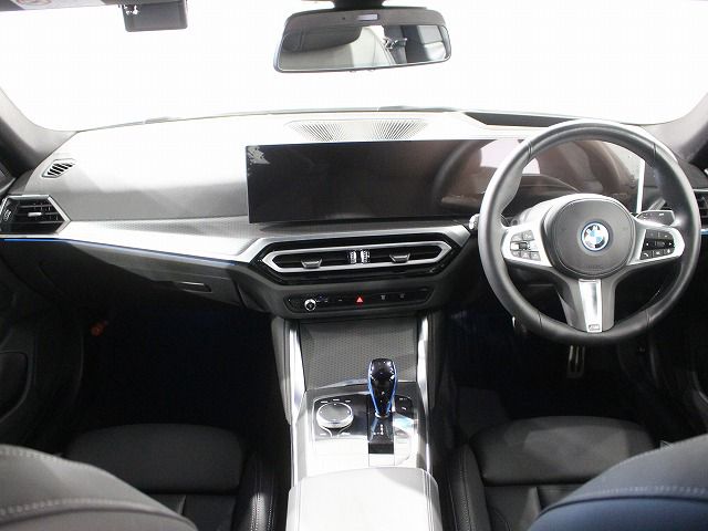 G26 i4 eDrive40 RHD