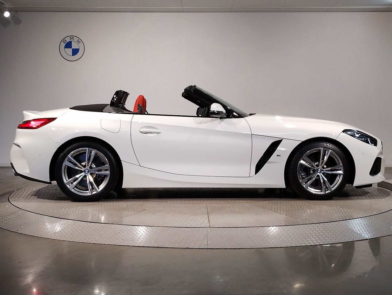 G29 z4 sDrive20i RHD