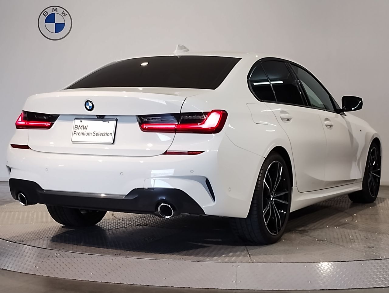 320i Sedan RHD