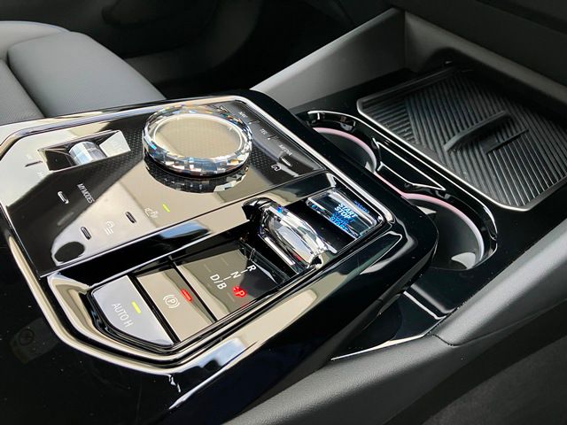 BMW i5 eDrive40 Sedan RHD
