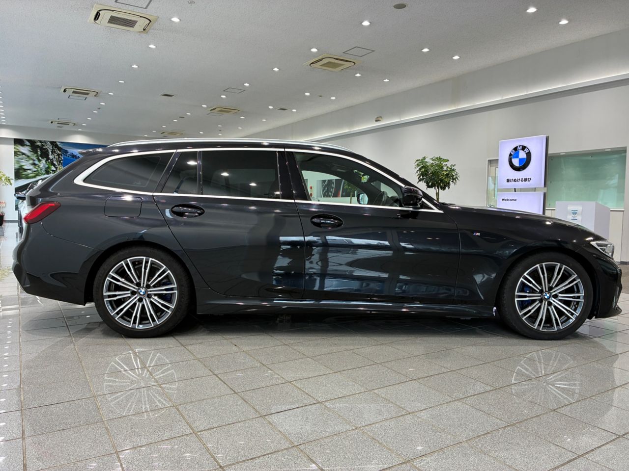 G21 330i Touring RHD